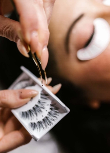 Eyebrow lamination close-up