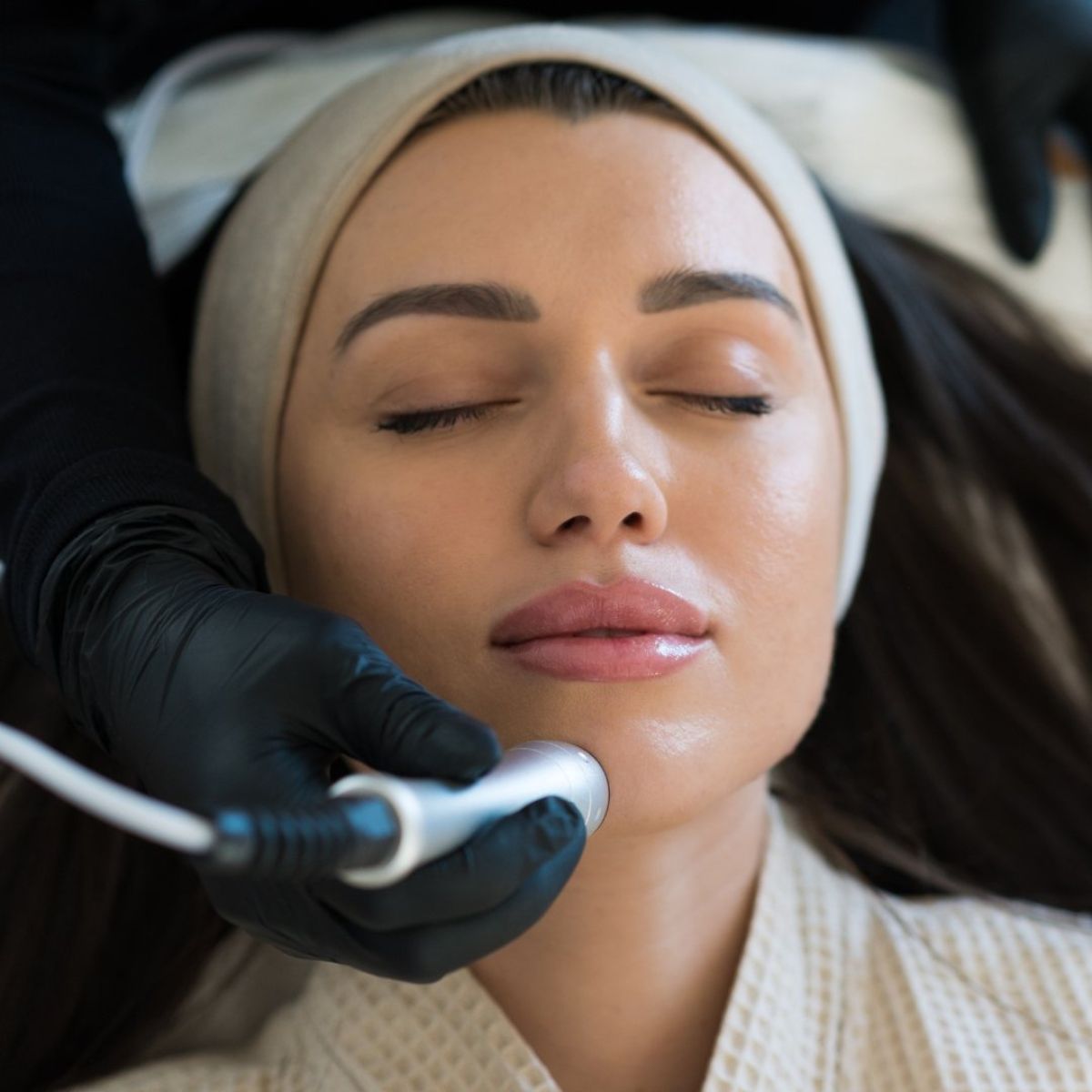 Face waxing at Snatch & Glow Dubai